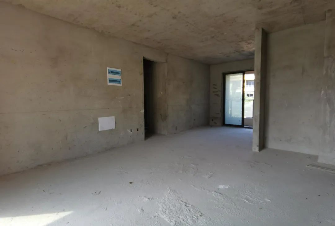 地鐵一號(hào)線濱湖會(huì)展中心站就在附近