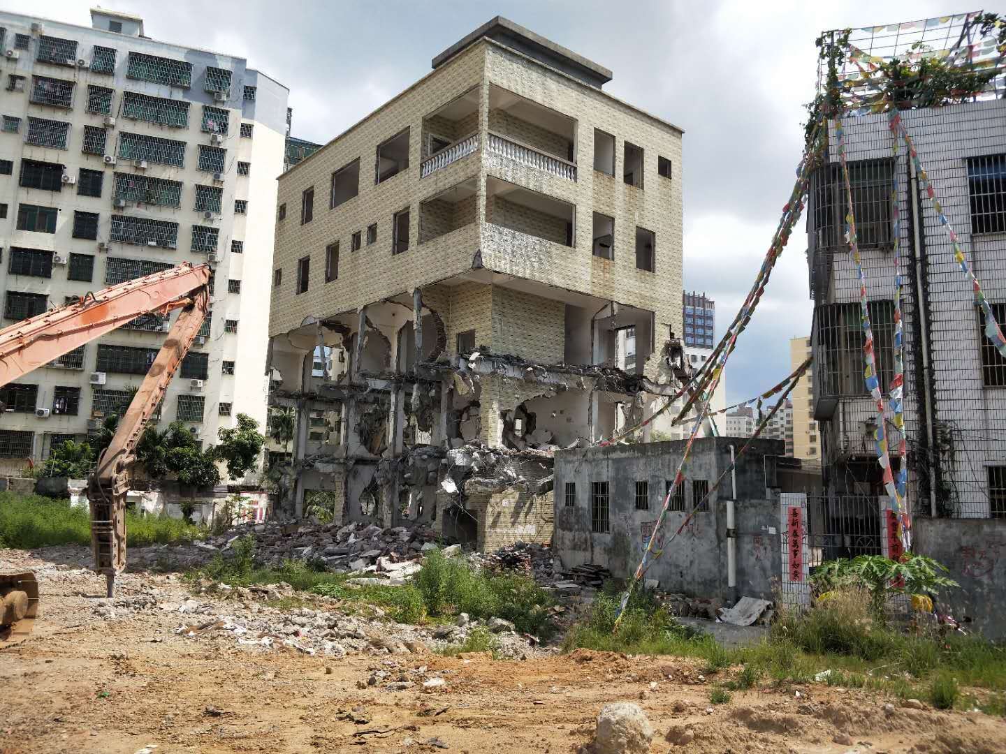 用?？谧钆；剡w房來形容