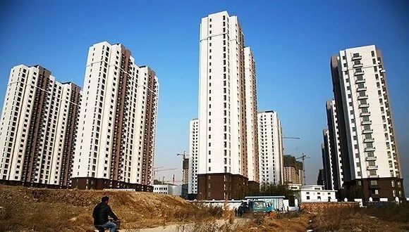 如購房者執(zhí)意購買未取得房產證回遷房